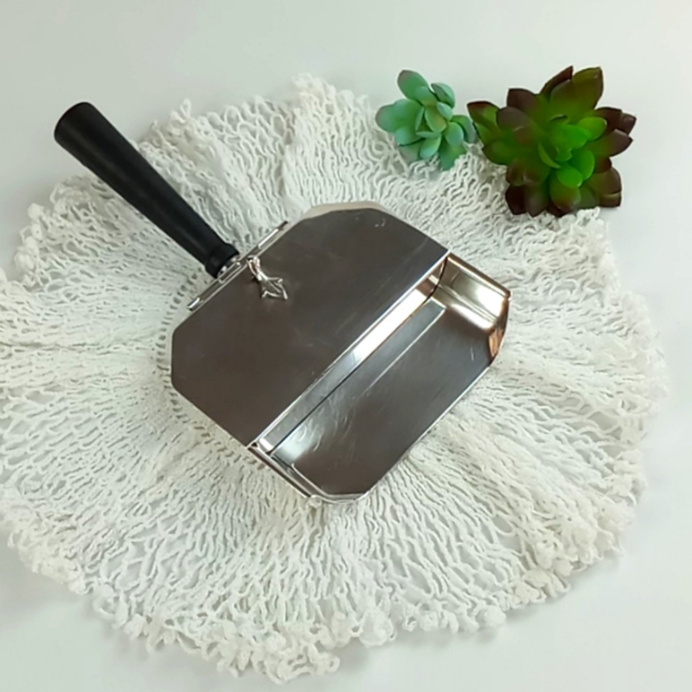 Vintage Sheffield Silver Plate Silent Butler/Crumber With Removable Handle